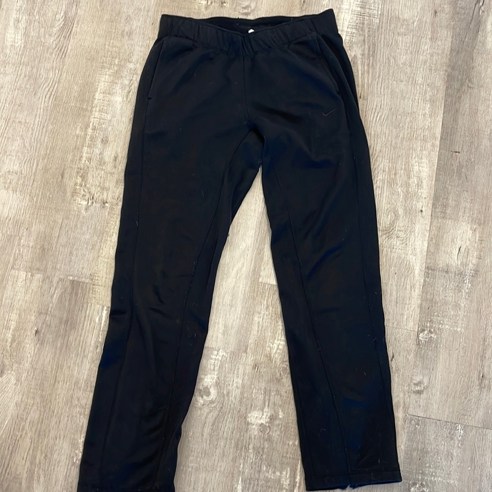 Fleece Nike therma-fit joggers. With pockets